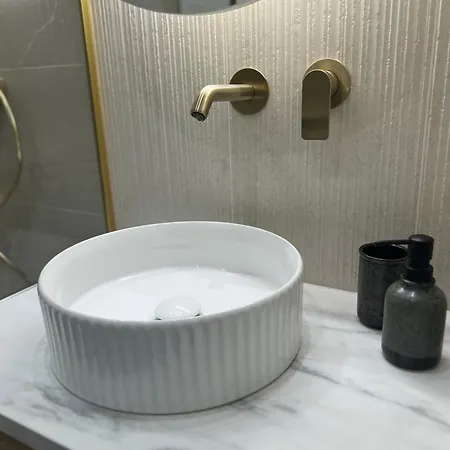 Golden Olive Boutique With Private Parking Apartment *