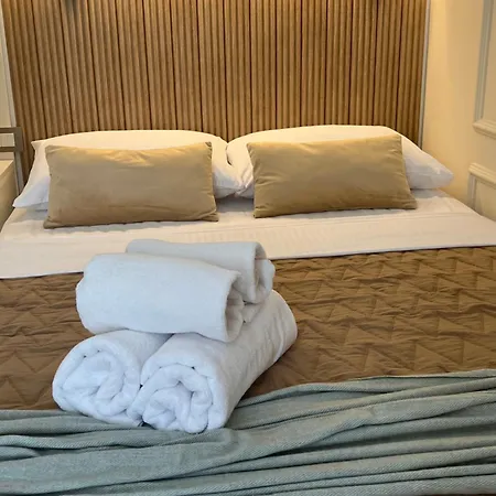 Golden Olive Boutique With Private Parking Apartman