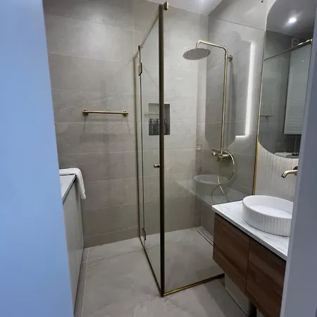 Golden Olive Boutique With Private Parking Apartmán Novi Sad