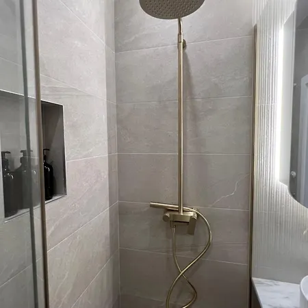 Golden Olive Boutique With Private Parking Apartmán