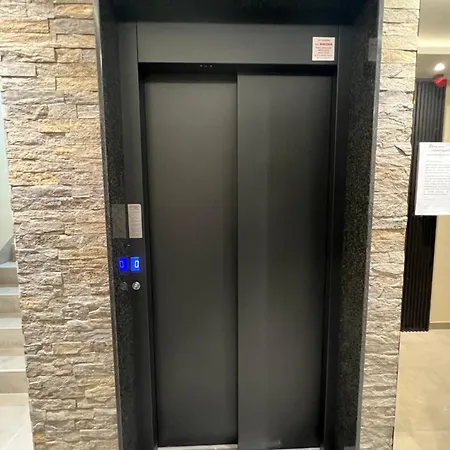 Golden Olive Boutique With Private Parking *