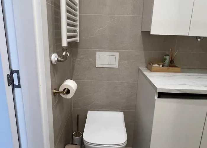 Golden Olive Boutique With Private Parking