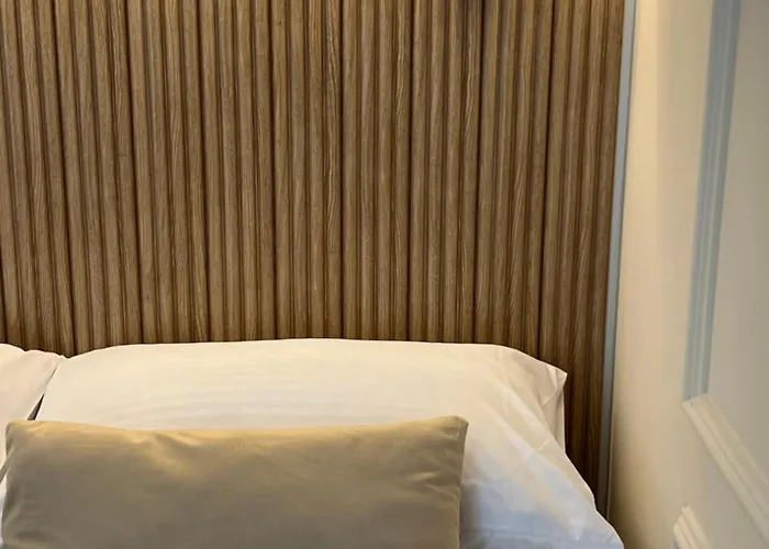 Golden Olive Boutique With Private Parking شقة