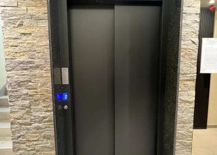 Golden Olive Boutique With Private Parking *